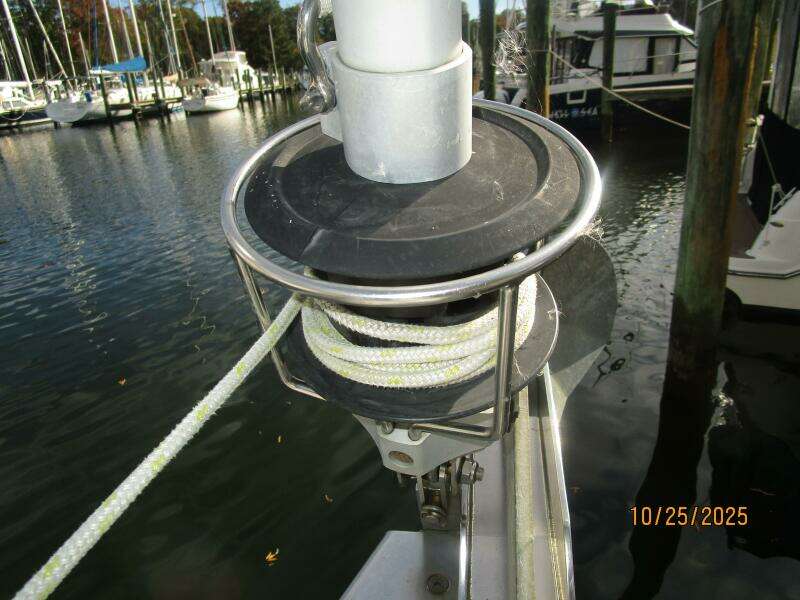 37' Beneteau roller furler