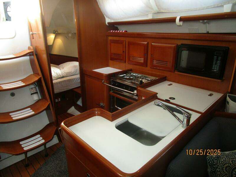 37' Beneteau galley3