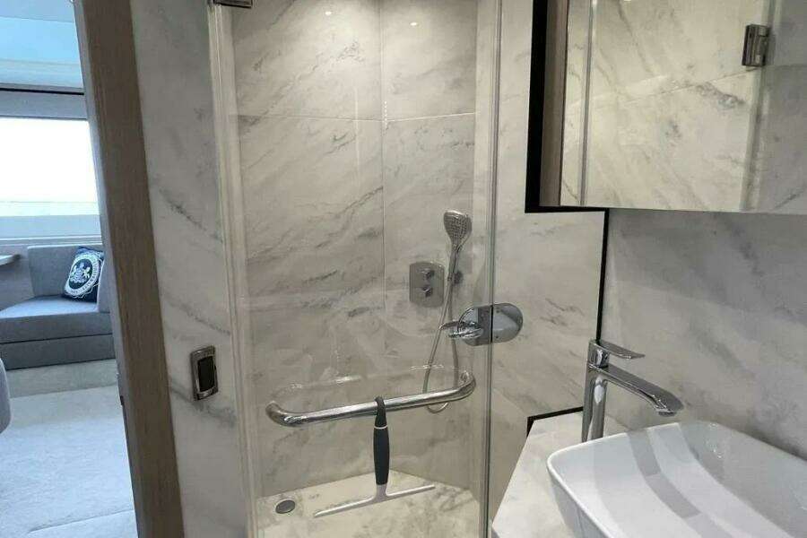 2020 Sunseeker 74 Sport Yacht