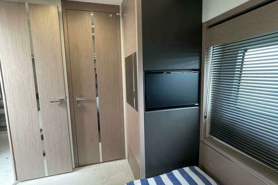 2020 Sunseeker 74 Sport Yacht