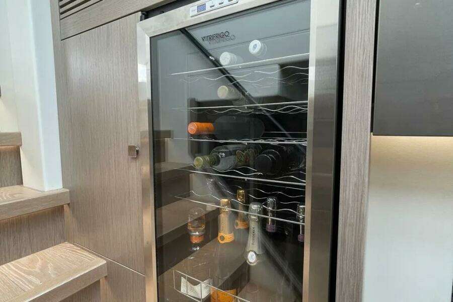 2020 Sunseeker 74 Sport Yacht