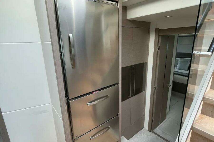 2020 Sunseeker 74 Sport Yacht