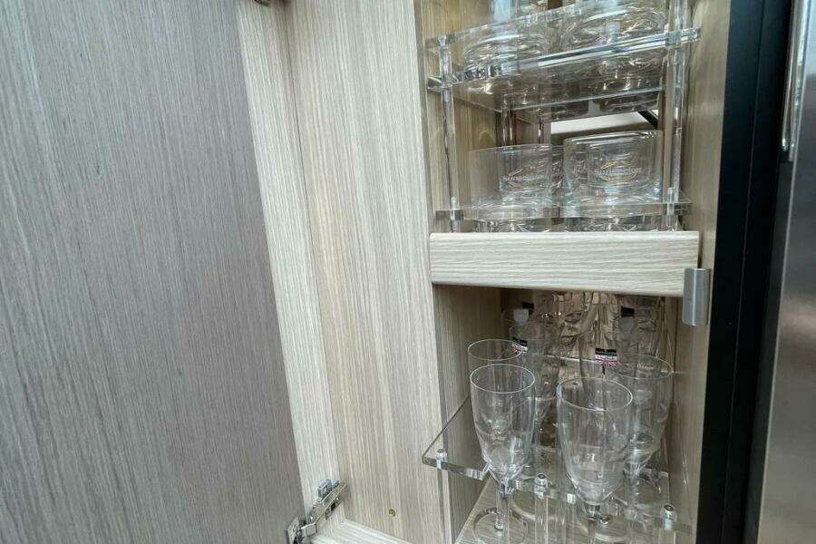 2020 Sunseeker 74 Sport Yacht