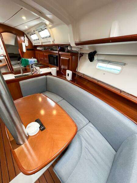 2007 Beneteau 373