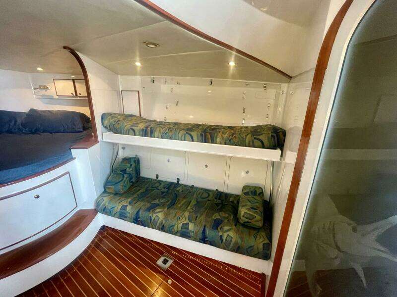 2005 Custom Carolina 40 DeSanti