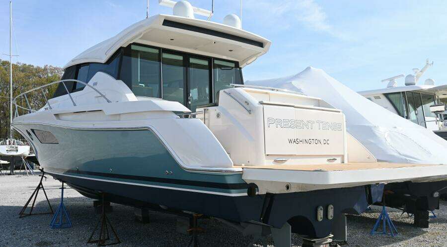 2017 Tiara Yachts 44 Coupe