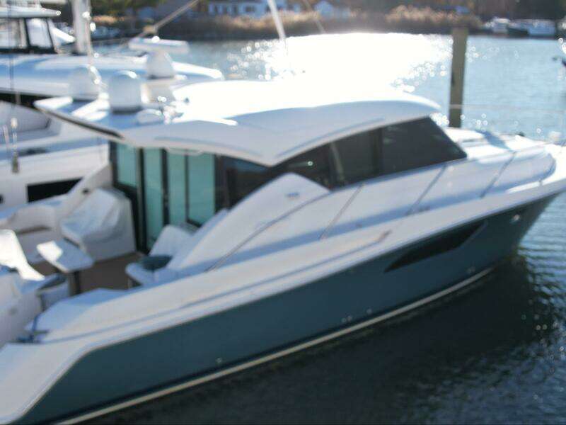 2017 Tiara Yachts 44 Coupe