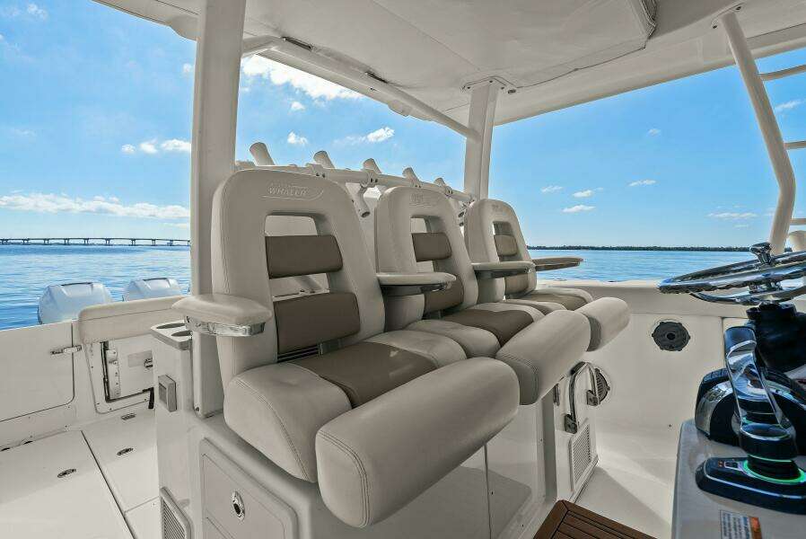 2019 Boston Whaler 380 Outrage 'Lima Kilo' - Helm Seating