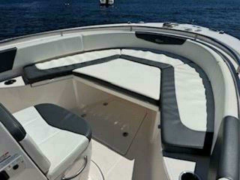 2022 Robalo R242 Center Console
