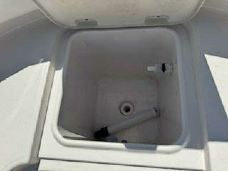 2022 Robalo R242 Center Console