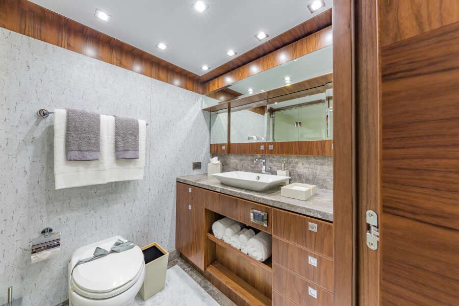 2018 Hargrave Raised Pilothouse