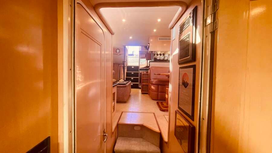 1997 CARVER YACHTS 500 COCKPIT MY