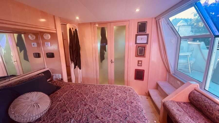 1997 CARVER YACHTS 500 COCKPIT MY