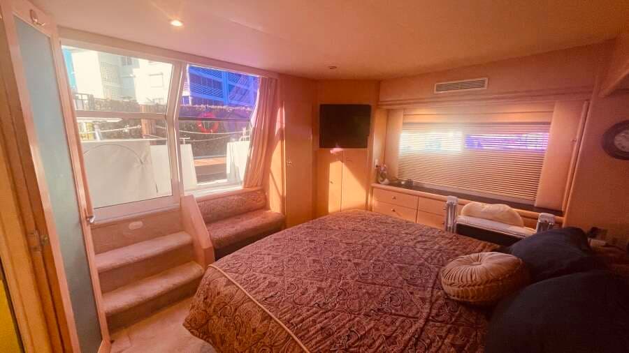 1997 CARVER YACHTS 500 COCKPIT MY