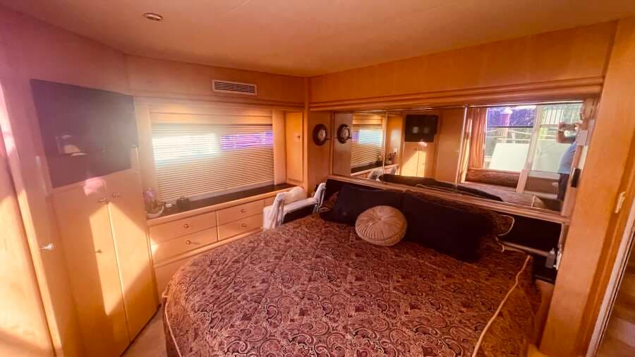 1997 CARVER YACHTS 500 COCKPIT MY