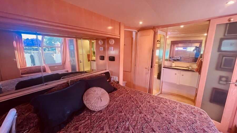 1997 CARVER YACHTS 500 COCKPIT MY