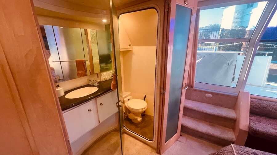 1997 CARVER YACHTS 500 COCKPIT MY