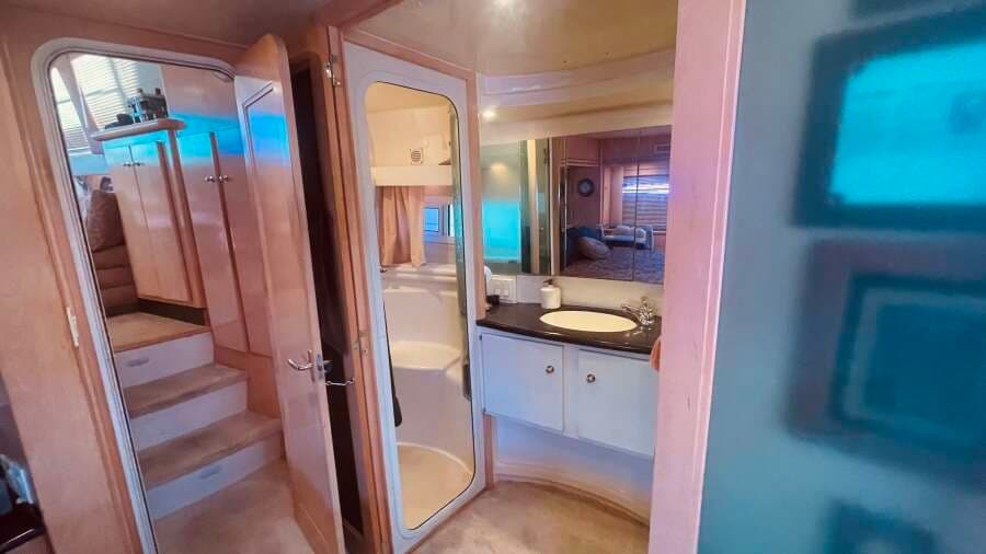 1997 CARVER YACHTS 500 COCKPIT MY