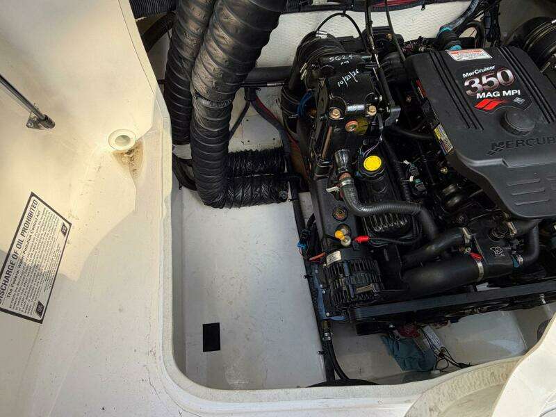 2008 Regal 2450 Cuddy