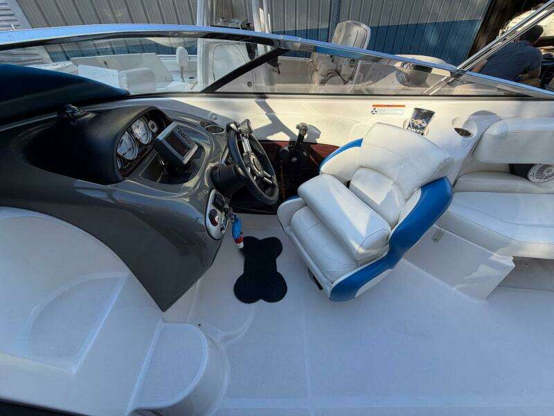 2008 Regal 2450 Cuddy