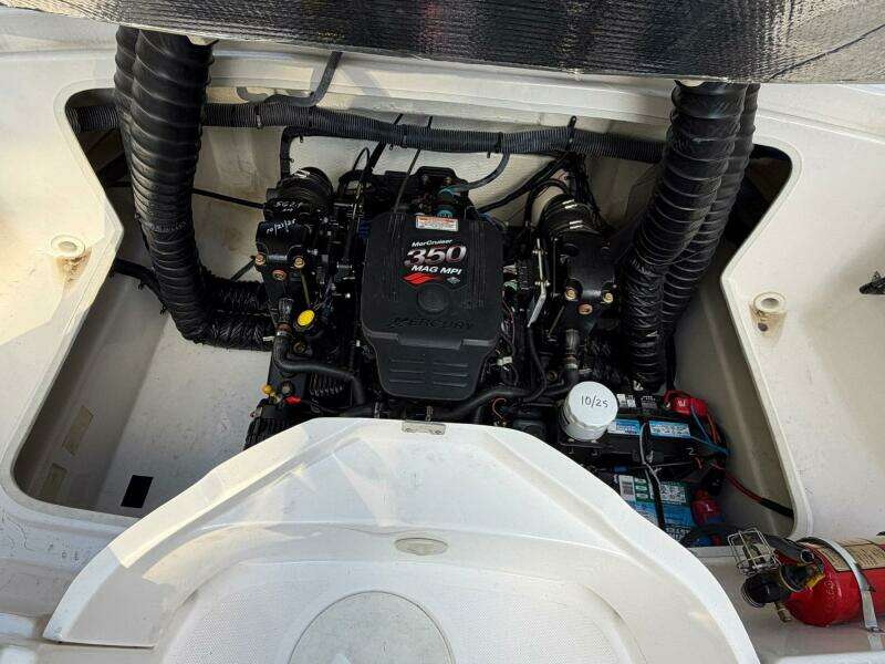 2008 Regal 2450 Cuddy