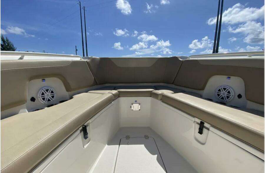 2018 Sailfish 325 DC