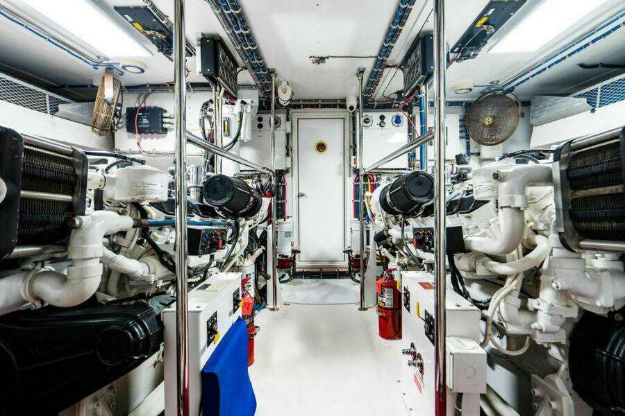 2003 Hatteras Cockpit MY