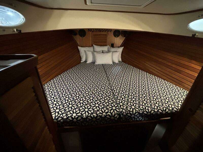 2004 Hinckley 36 Picnic Boat EP