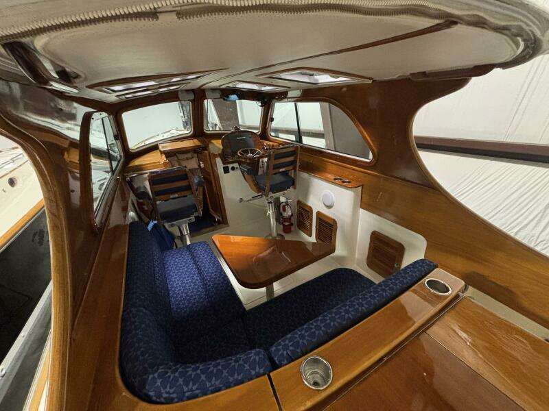 2004 Hinckley 36 Picnic Boat EP