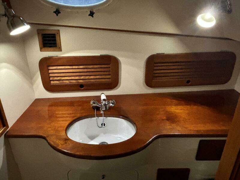 2004 Hinckley 36 Picnic Boat EP