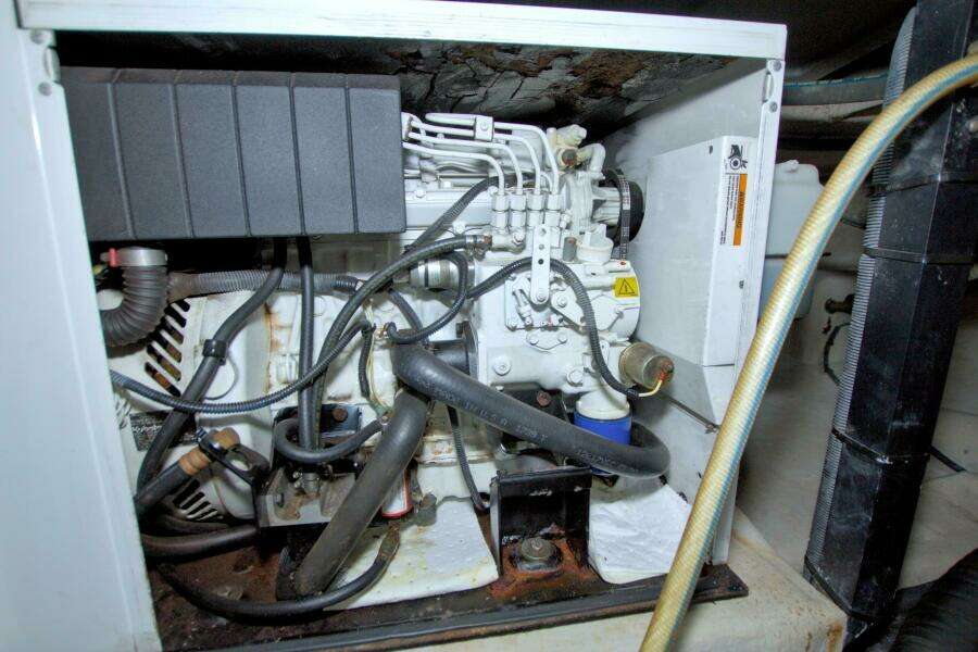 2013 Meridian 441 Sedan