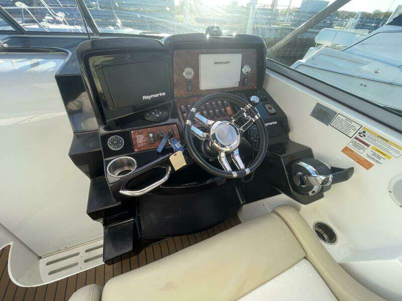 2016 Rinker 310 Express