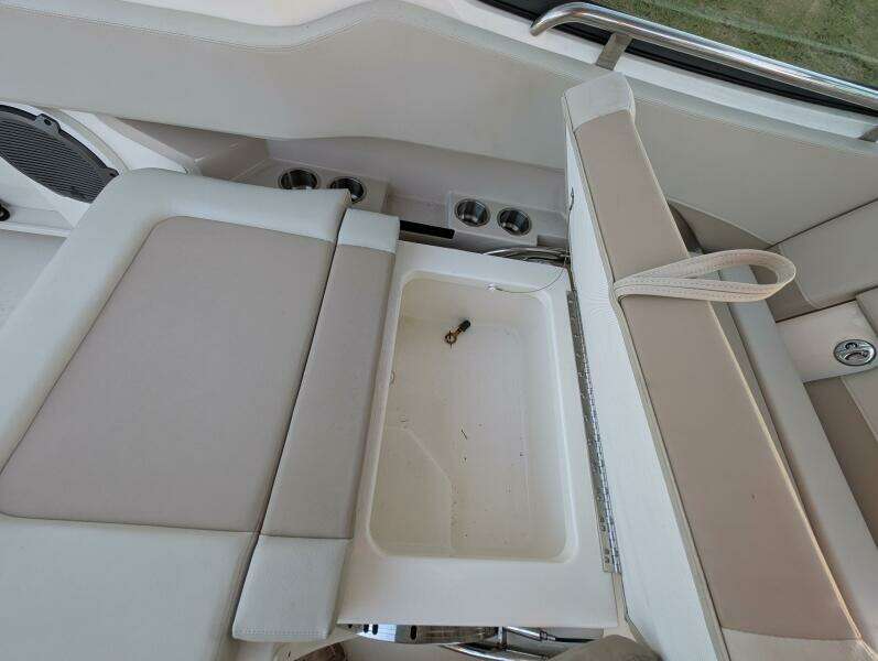 2023 Boston Whaler 240 Vantage