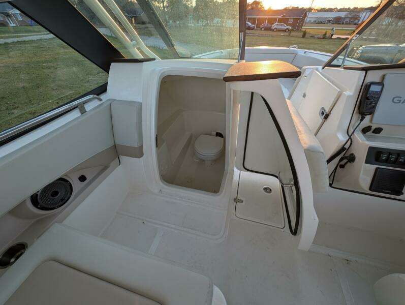 2023 Boston Whaler 240 Vantage