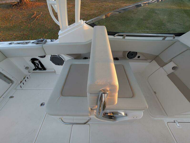 2023 Boston Whaler 240 Vantage