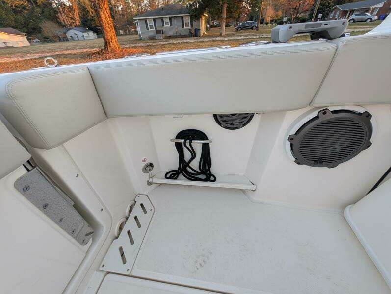 2023 Boston Whaler 240 Vantage
