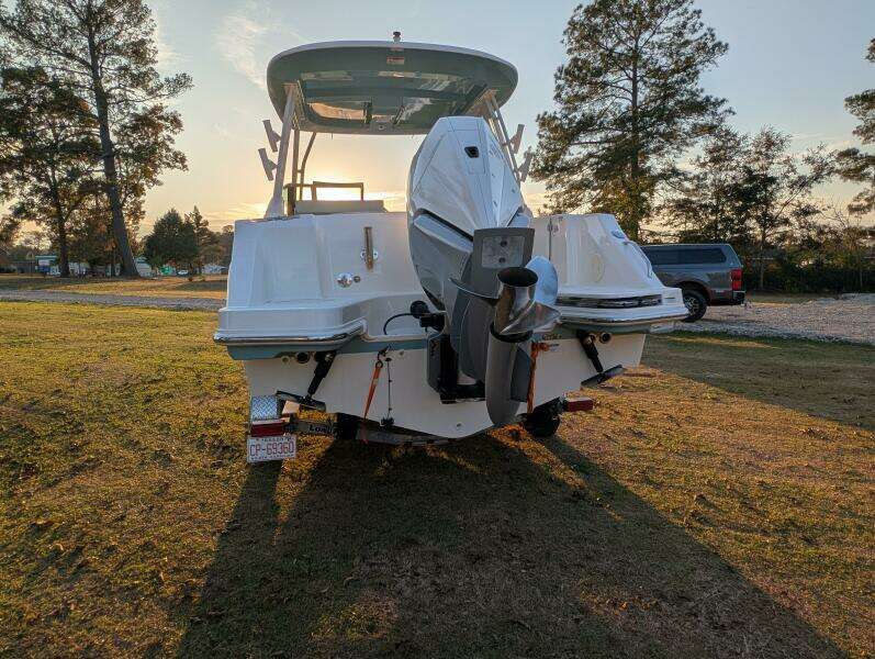 2023 Boston Whaler 240 Vantage