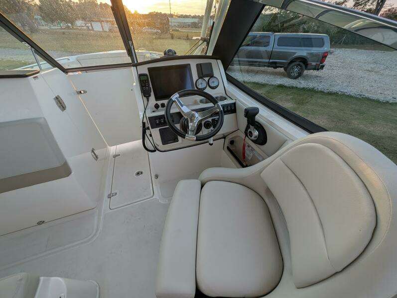 2023 Boston Whaler 240 Vantage