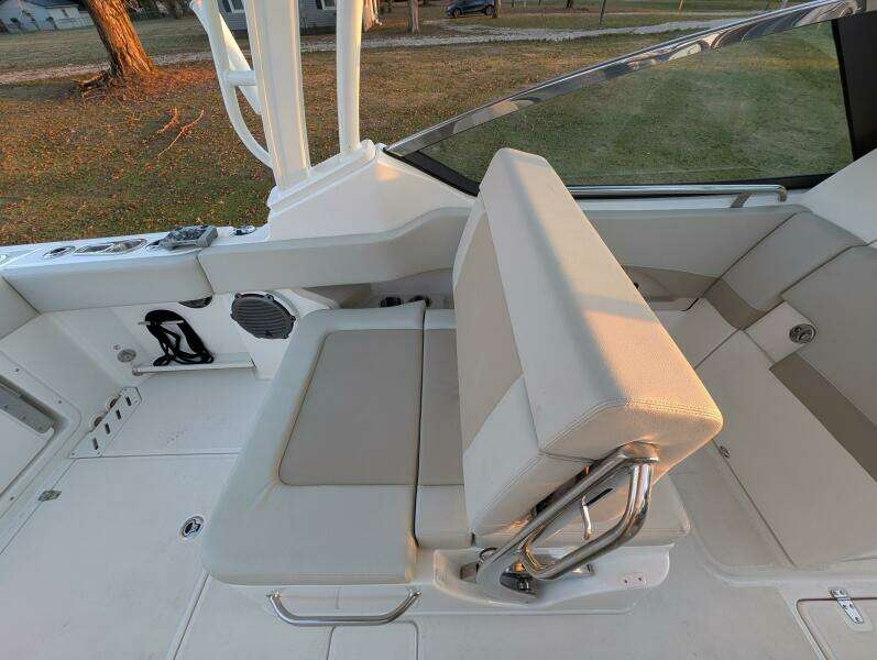 2023 Boston Whaler 240 Vantage