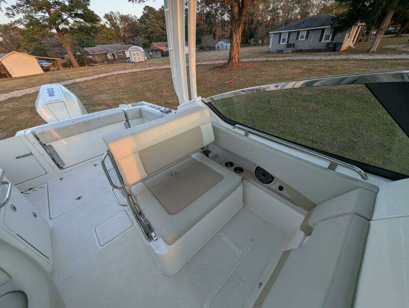 2023 Boston Whaler 240 Vantage