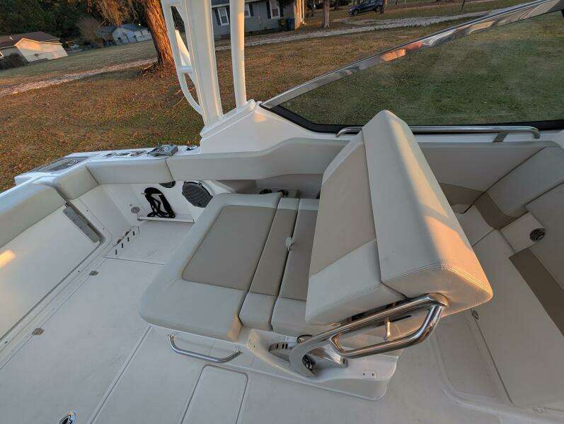 2023 Boston Whaler 240 Vantage
