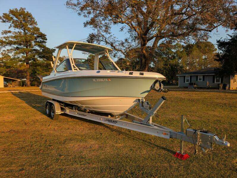 2023 Boston Whaler 240 Vantage