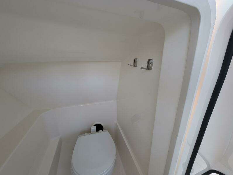 2023 Boston Whaler 240 Vantage