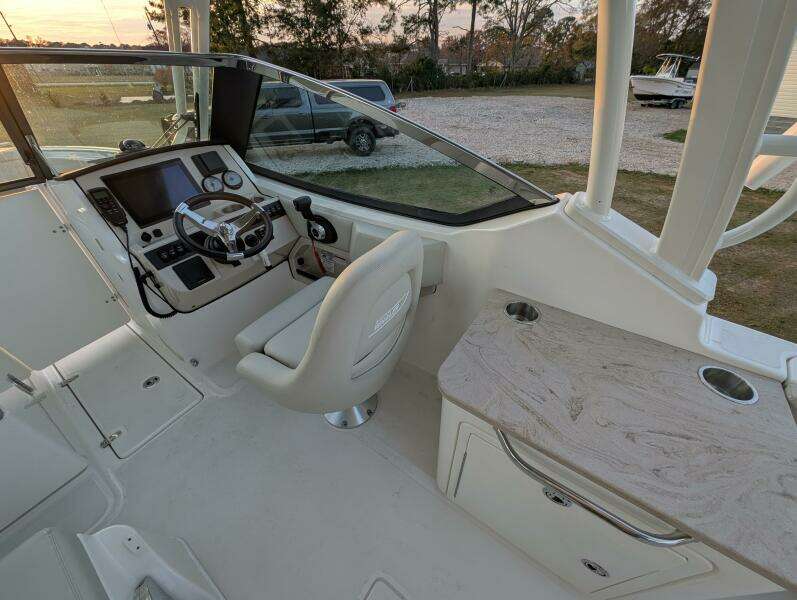 2023 Boston Whaler 240 Vantage