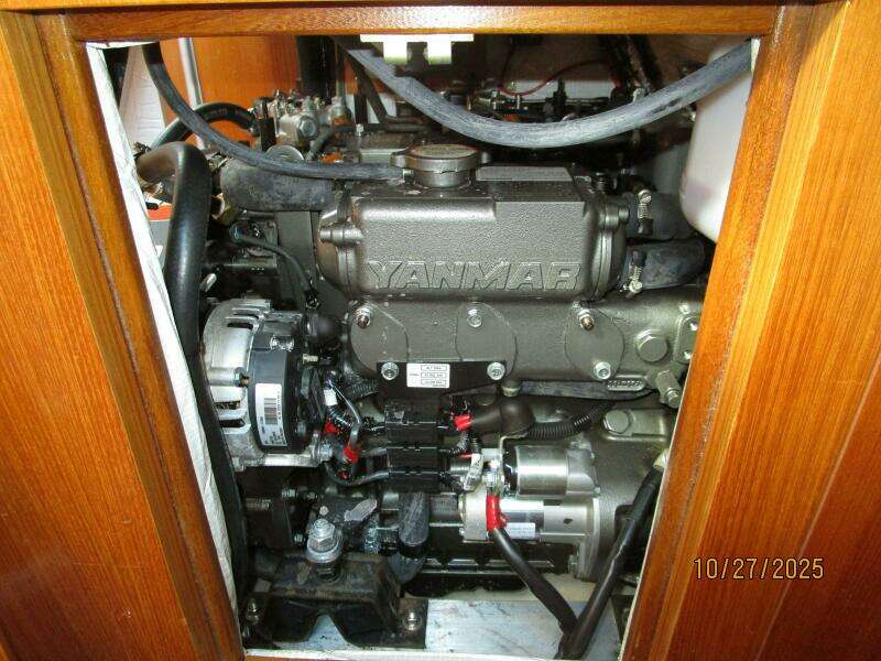 38' Beneteau auxiliary access2