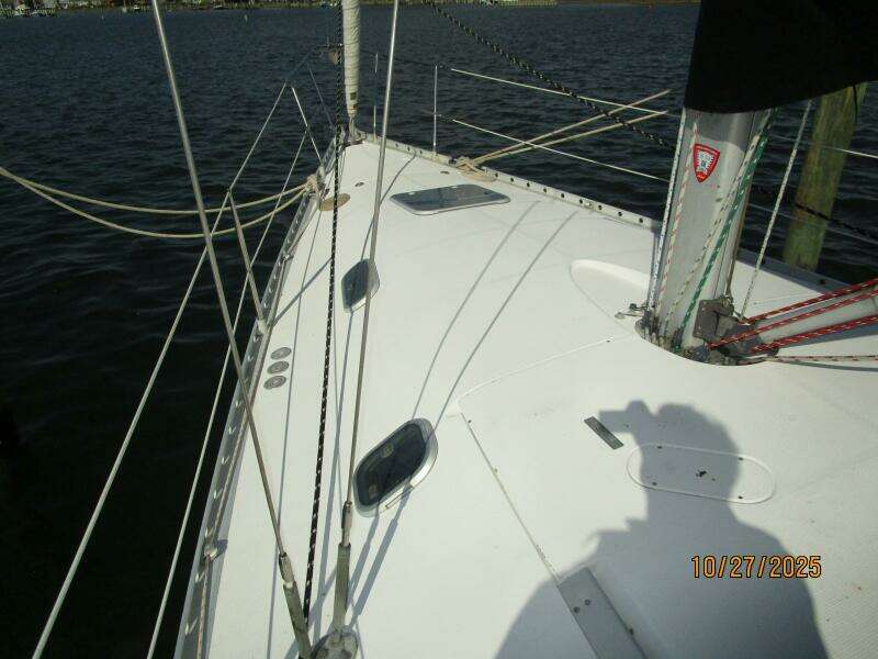 38' Beneteau foredeck1