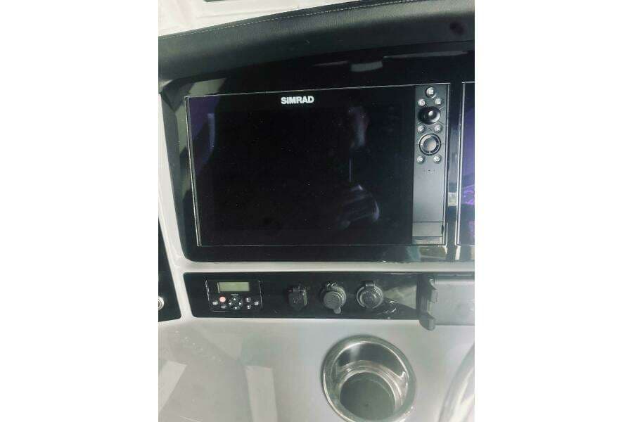 2022 Robalo R272 Center Console