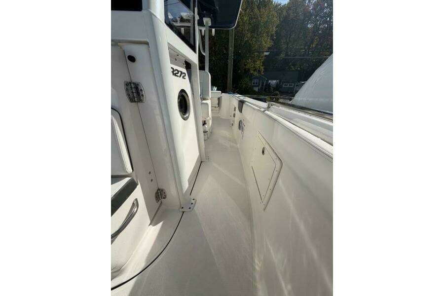 2022 Robalo R272 Center Console