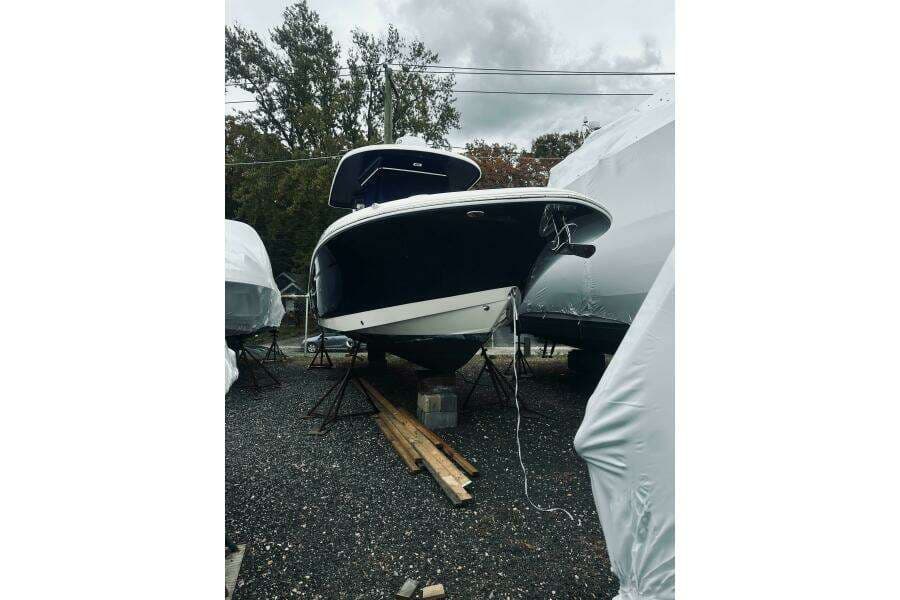 2022 Robalo R272 Center Console