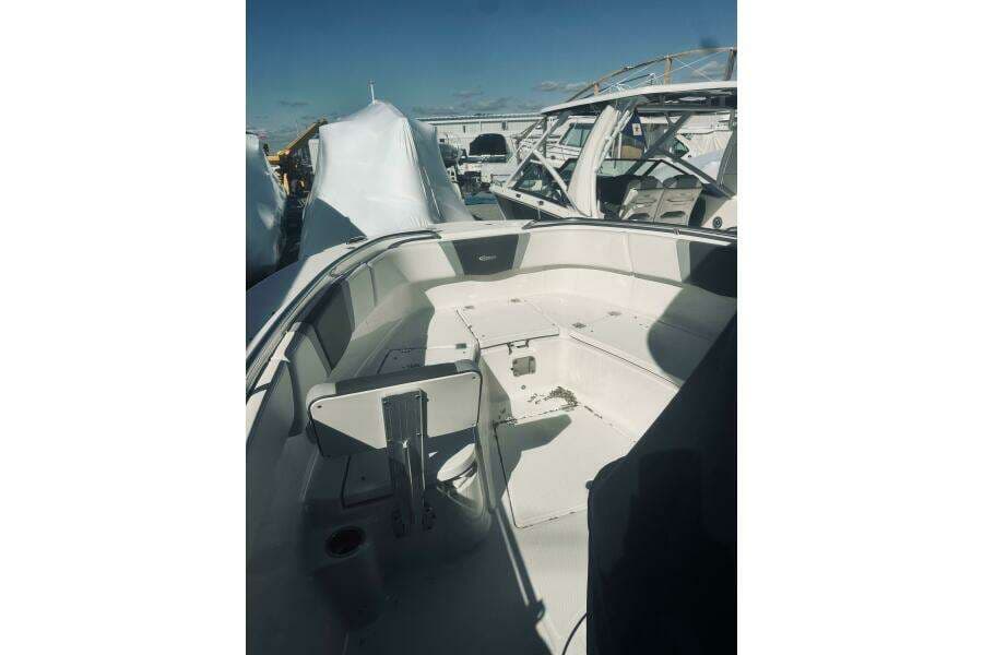 2022 Robalo R272 Center Console